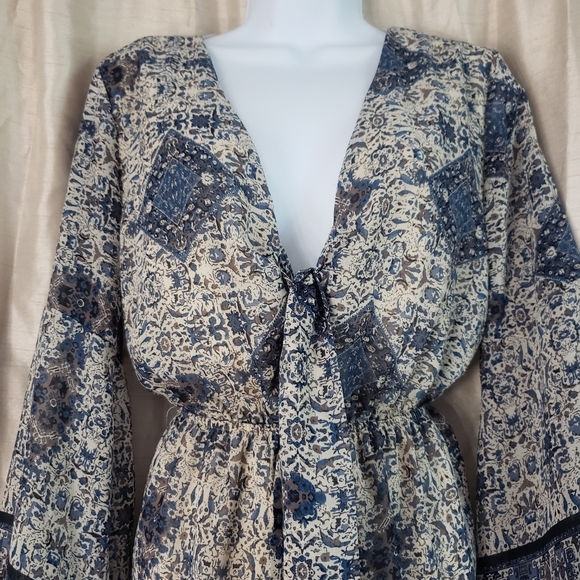 NWOT Signature blue & gray long sleeve tie front romper Womens Medium - Picture 7 of 9